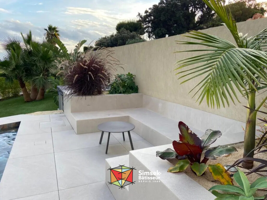 aménagement bord de piscine villa extérieur Simsek Bâtisseur