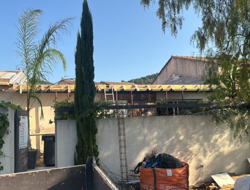 Simsek bâtisseur, 45 ans d'expérience dans le bâtiment, expert en terrassement, gros oeuvre, second oeuvre, villa et piscine sur mesure dans le var